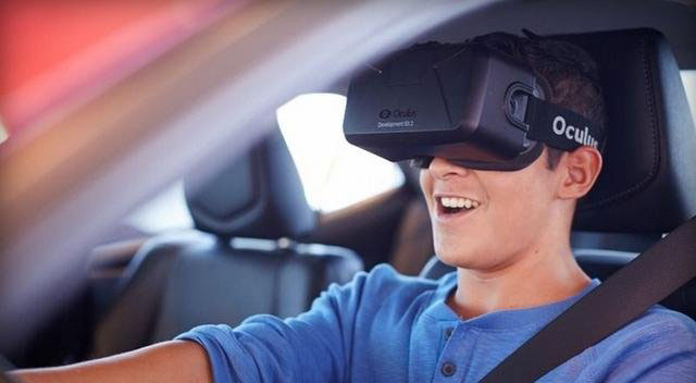 丰田用虚拟现实头盔警示：开车别玩手机