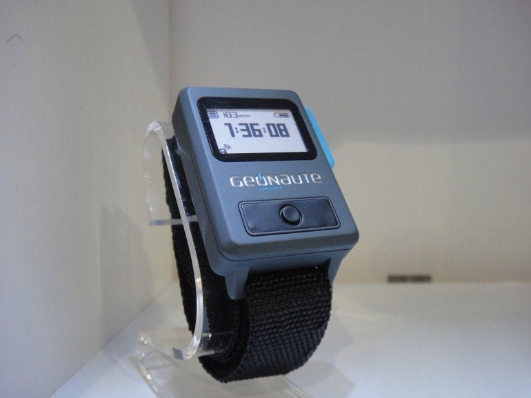 Geonaute can be controlled with a wristwatch-style remote